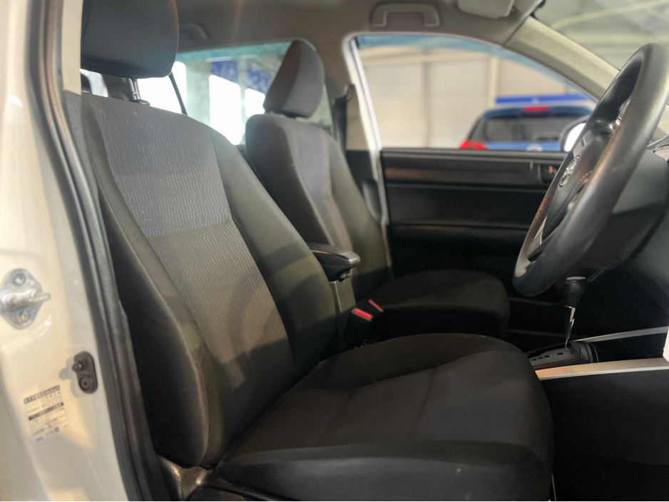 2017 Toyota Corolla - image 12