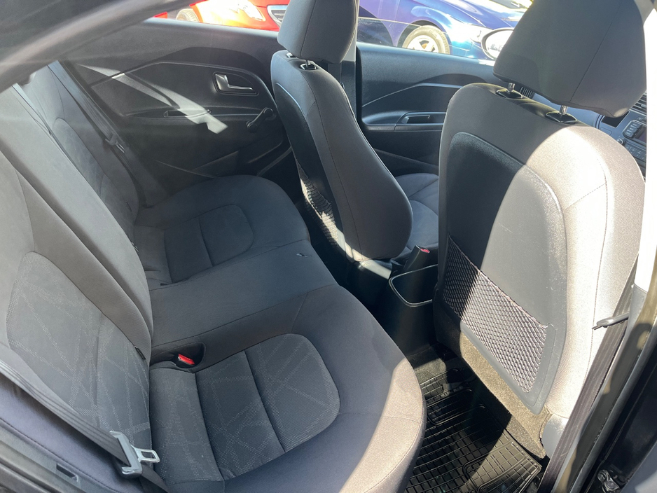 2012 Kia Rio - image 6