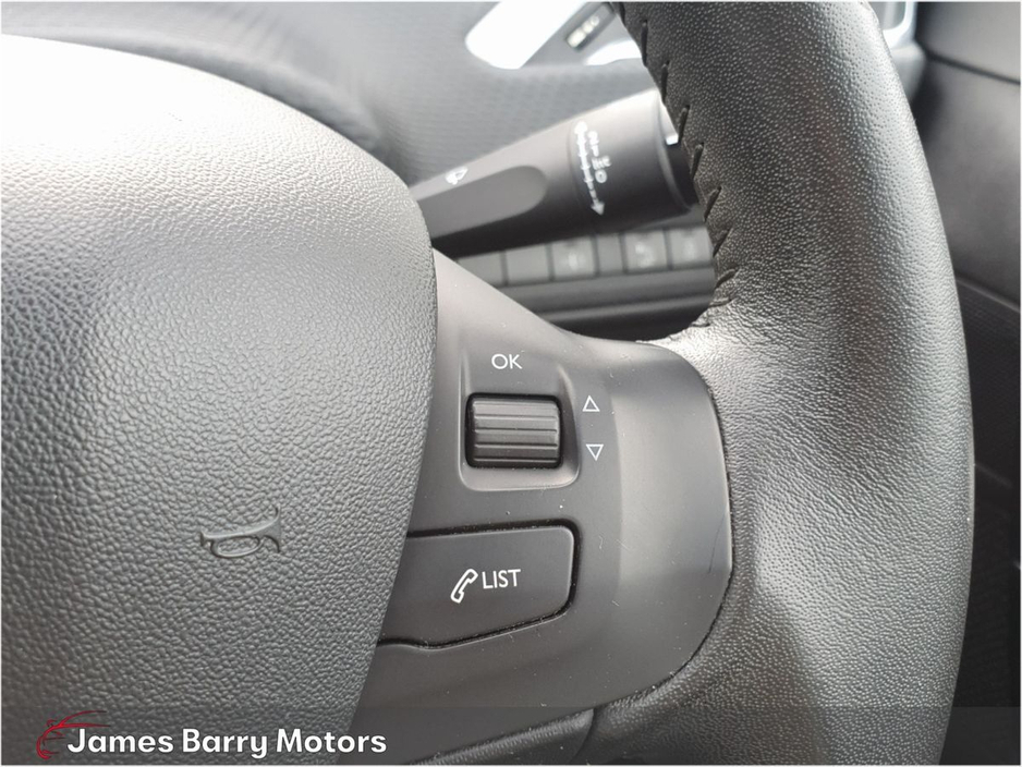 2016 Peugeot 208 - image 22