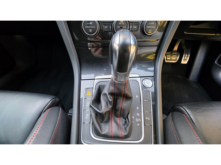 2014 Volkswagen Golf - image 21