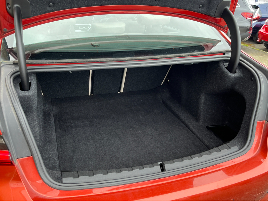 2019 BMW 3 Series - image 8