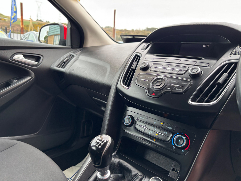 2017 Ford Focus - image 10