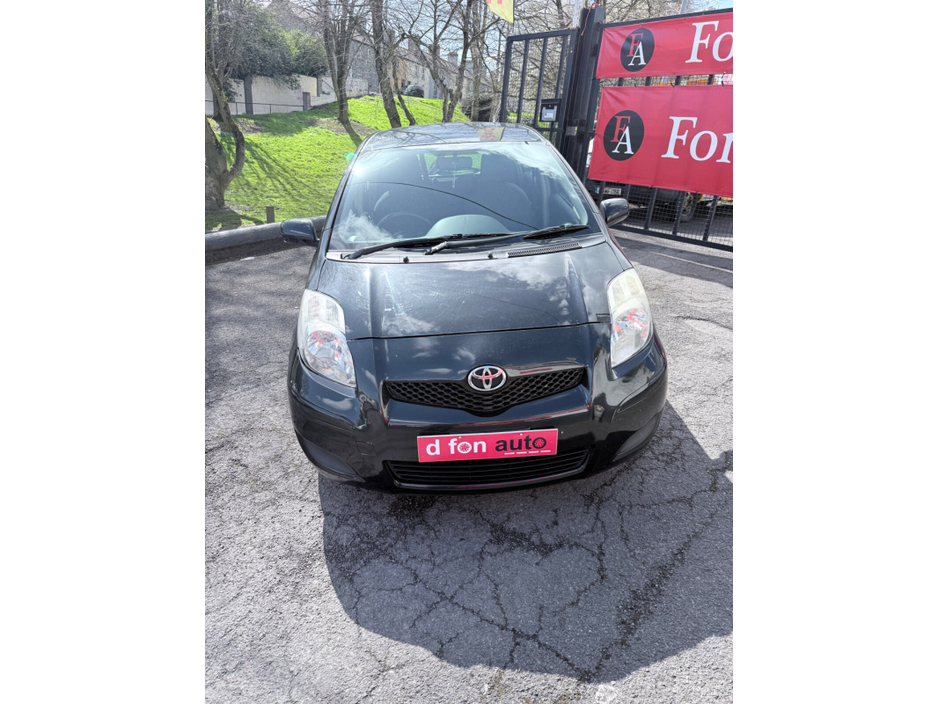 2009 Toyota Yaris - image 3