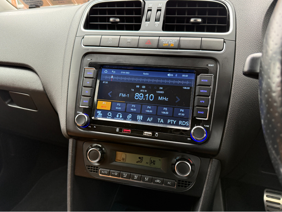 2011 Volkswagen Polo - image 16