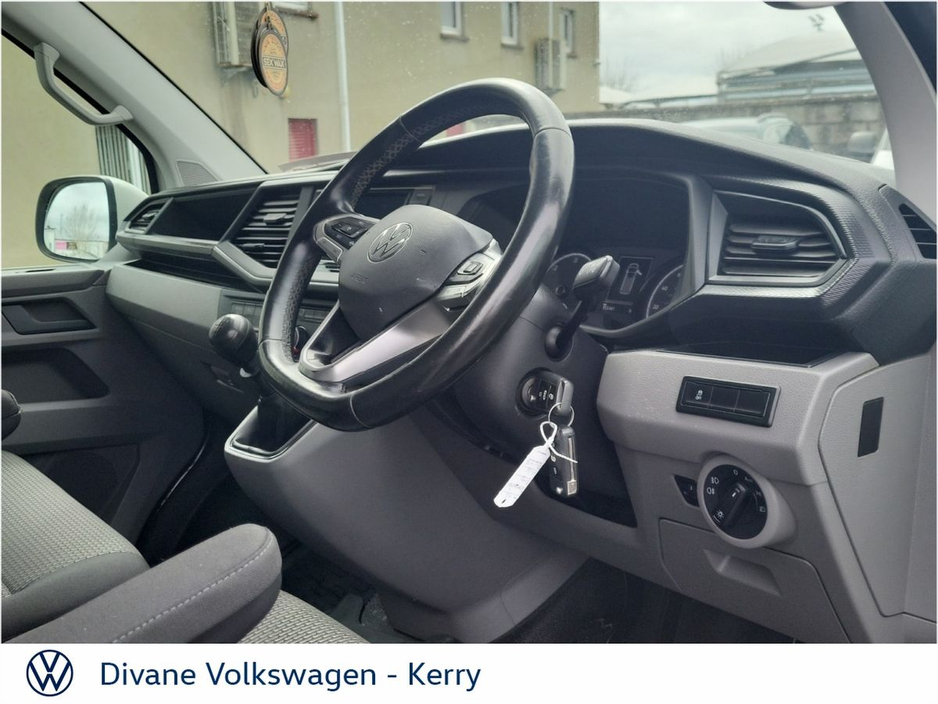2021 Volkswagen Transporter - image 2