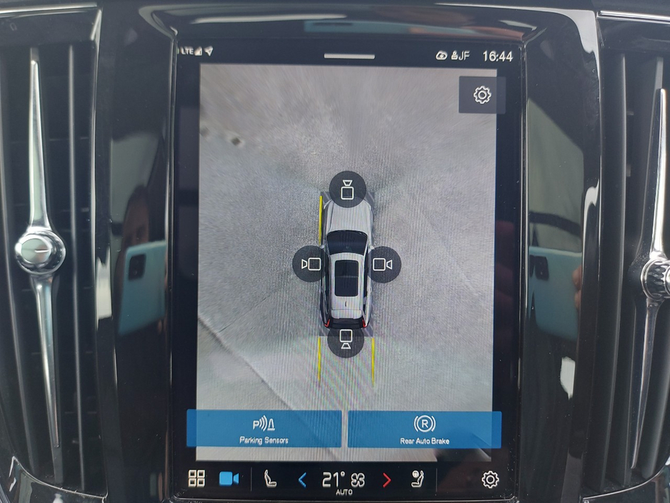 2021 Volvo V90 - image 17