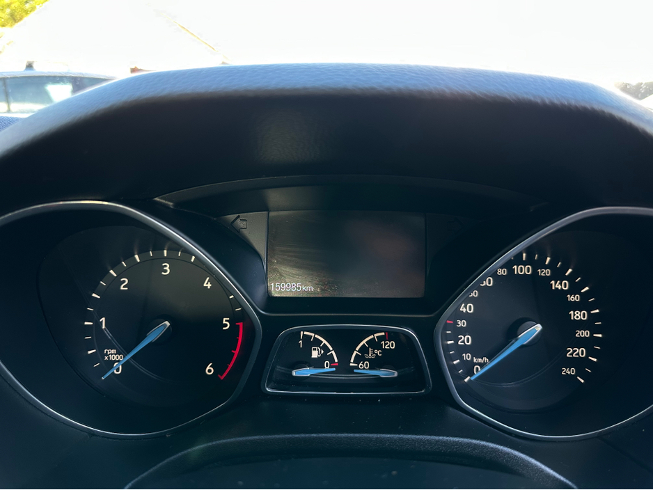 2016 Ford Focus - image 15