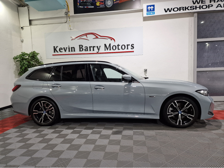 2023 BMW 3 Series 330E TOURING M SPORT (TECH PACK) AUTOMATIC **ONE OWNER / APPLE CARPLAY / CRUISE CONTROL / ELECTRIC BOOTLID / HEAD UP DISPLAY / HARMAN KARDON SOUND / REVERSE CAMERA / WIRELESS PHONE CHARGING** €39,900