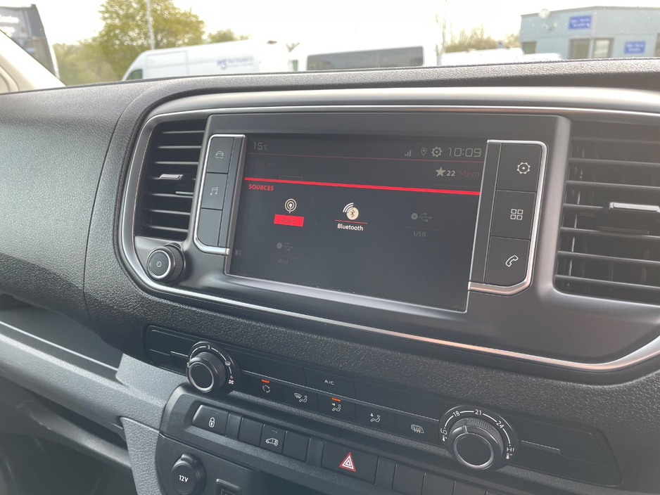 2019 Citroen Dispatch - image 23