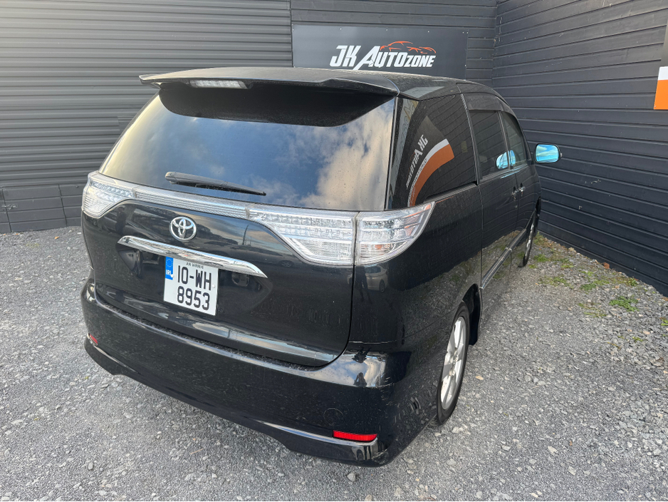 2010 Toyota Estima - image 4