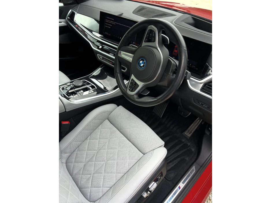 2025 BMW X5 - image 2