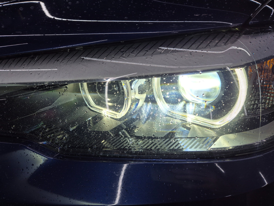 2017 BMW 5 Series - image 26