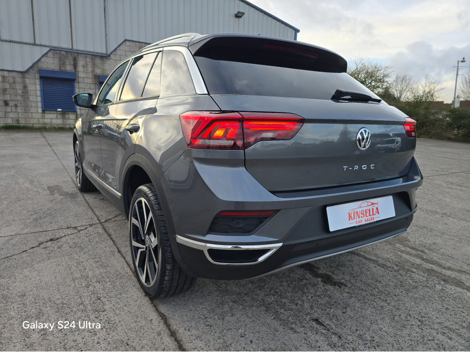 2020 Volkswagen T-Roc - image 4
