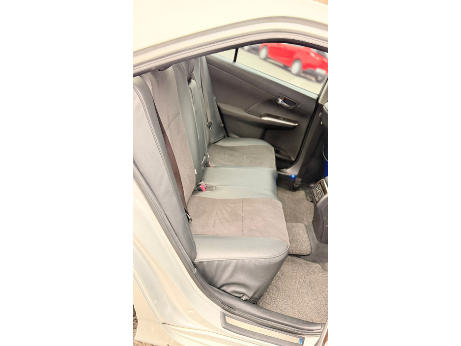 2012 Toyota Camry - image 14