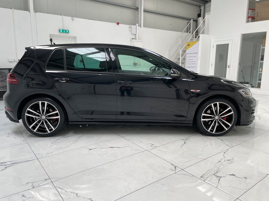 2019 Volkswagen Golf - image 2