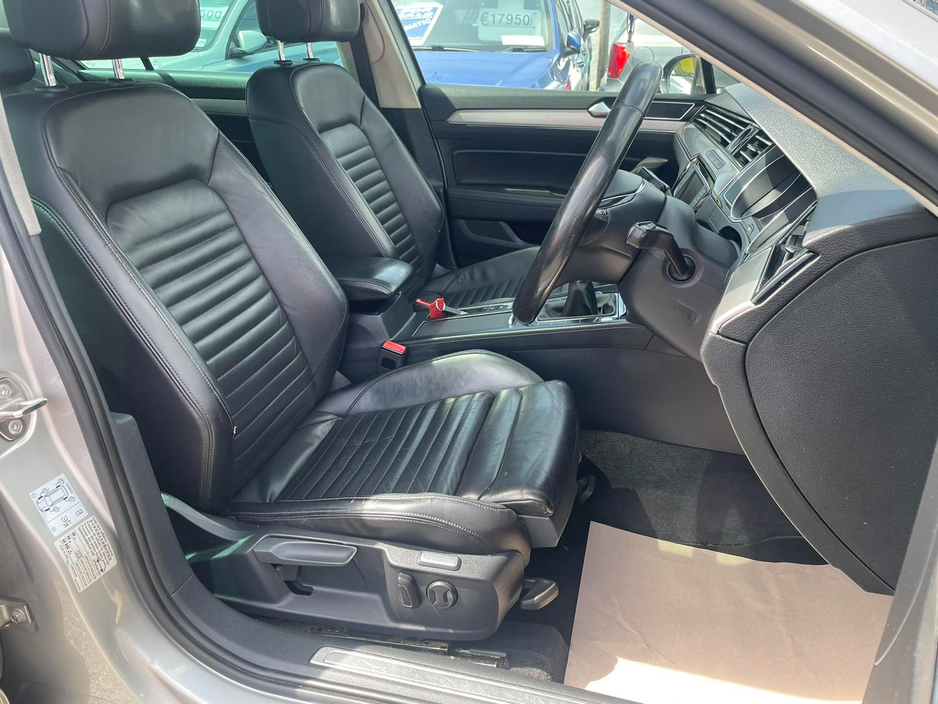 2015 Volkswagen Passat - image 10