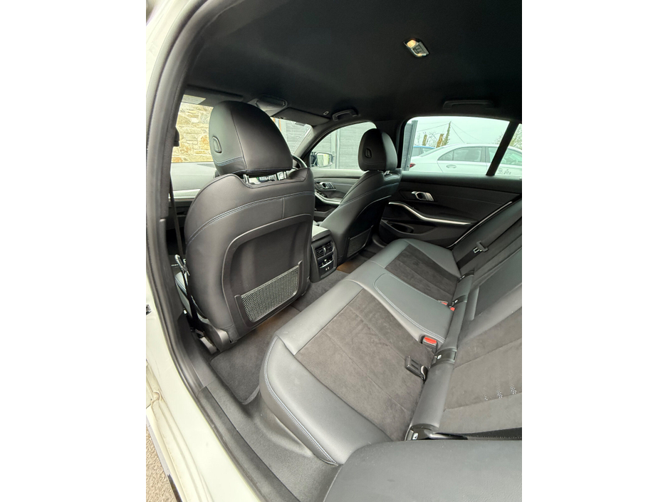 2020 BMW 3 Series - image 20