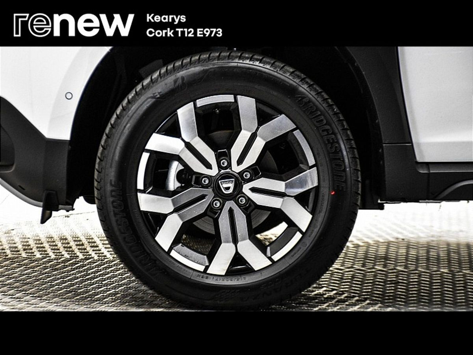 2022 Dacia Duster - image 9