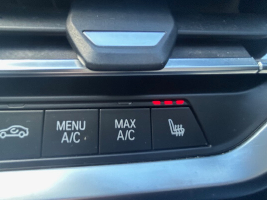 2020 BMW 3 Series - image 23