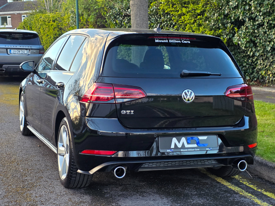 2017 Volkswagen Golf - image 12