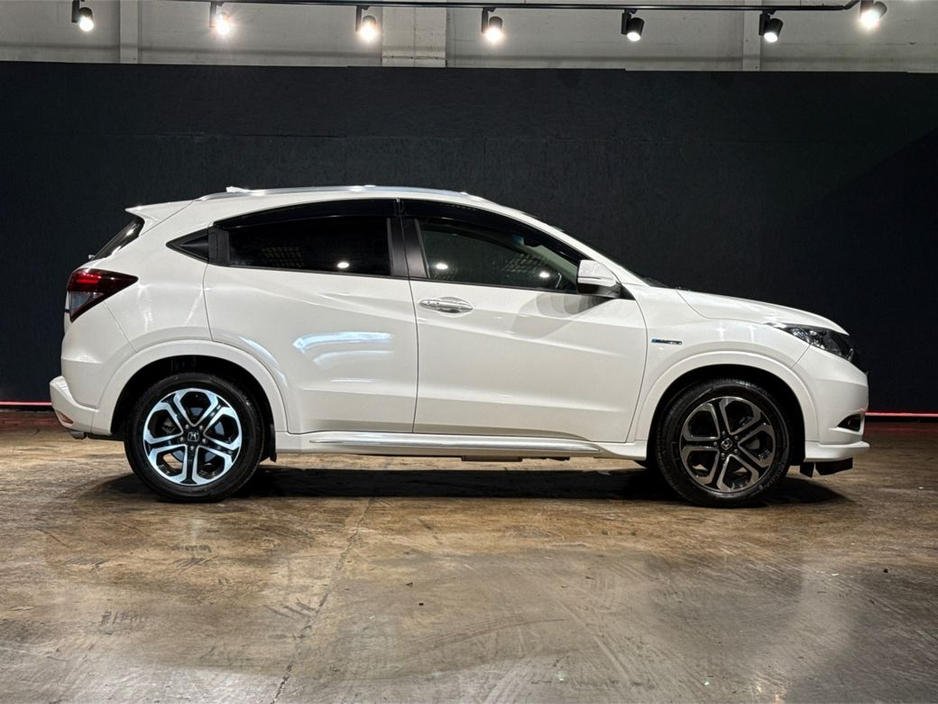 2017 Honda Vezel - image 2