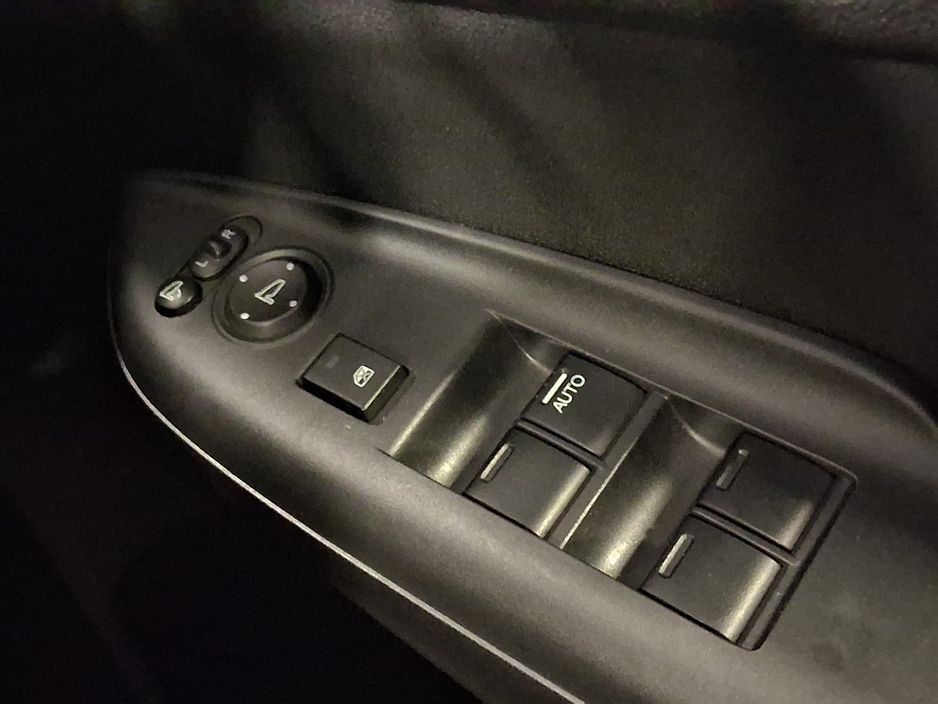 2016 Honda Fit - image 10