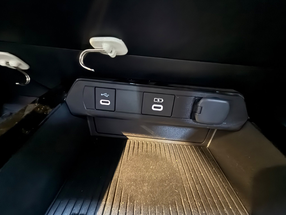 2023 Toyota Prius - image 20