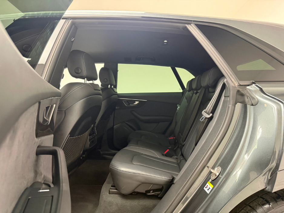 2023 Audi Q8 55 TFSI E S LINE BLACK ED 381HP QUATTRO €75,990