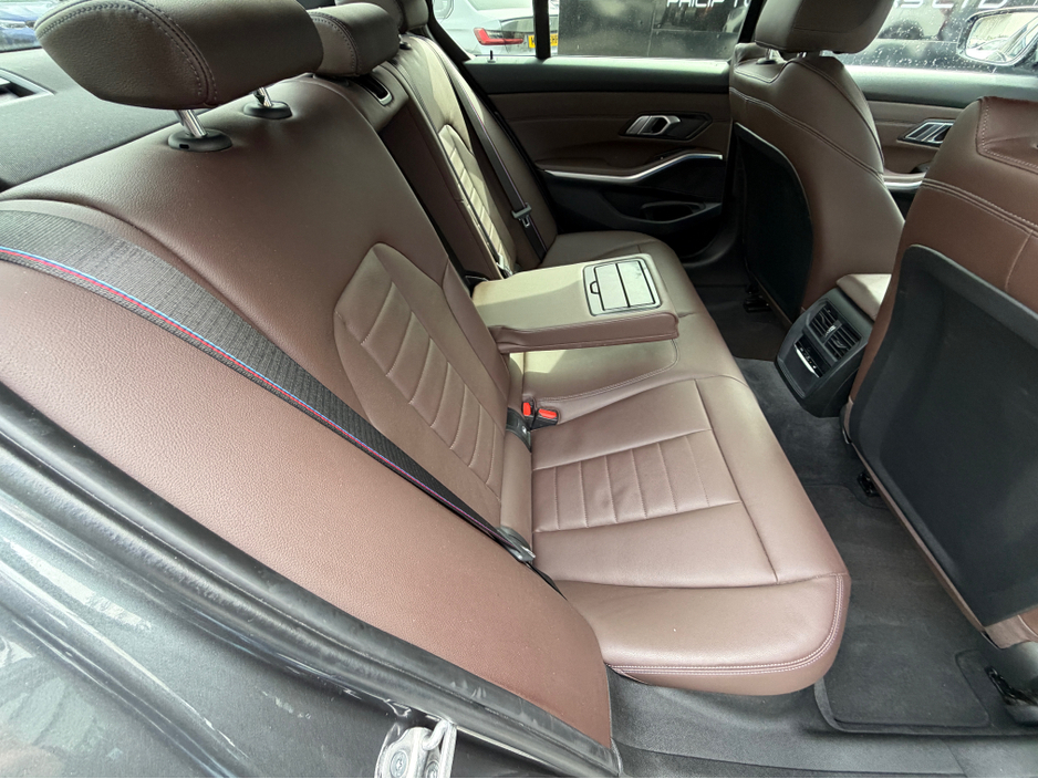 2021 BMW 3 Series - image 14