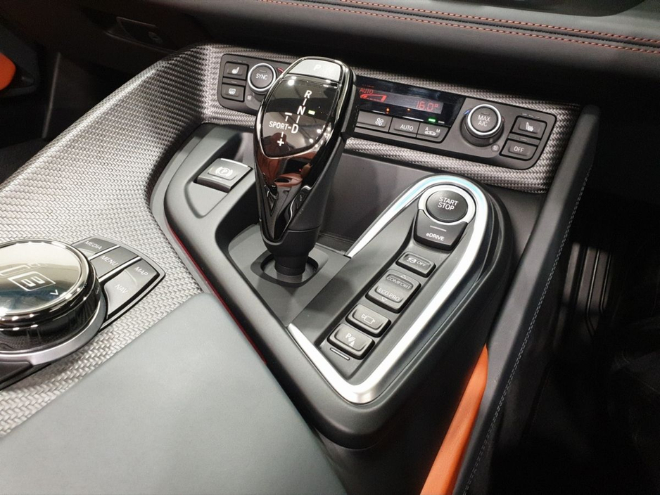 2019 BMW i8 - image 10