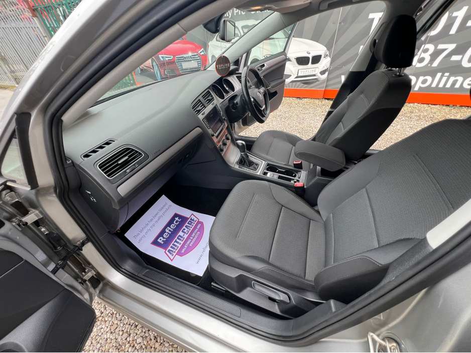 2014 Volkswagen Golf - image 10