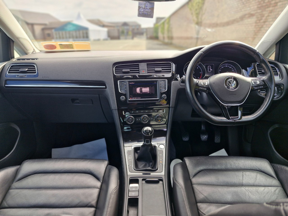 2017 Volkswagen Golf - image 12