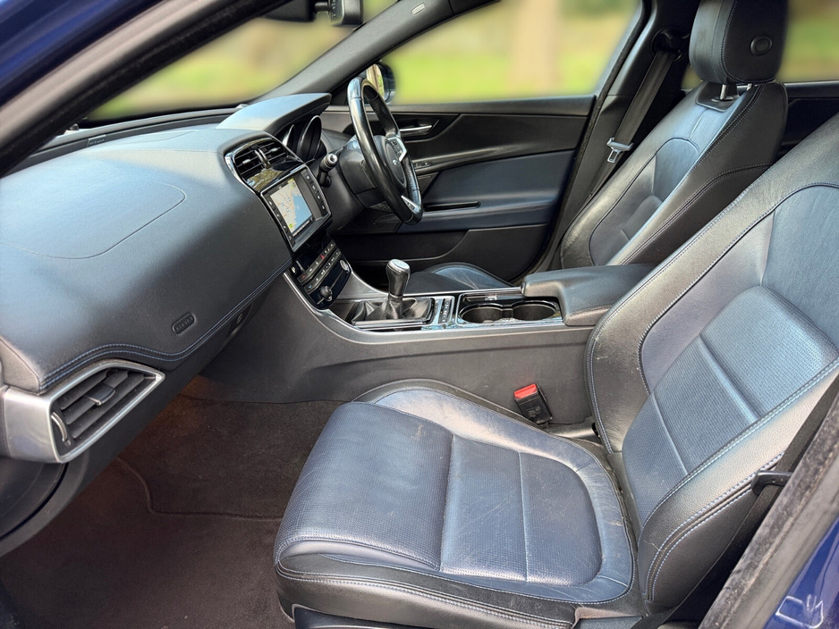 2015 Jaguar XE - image 14