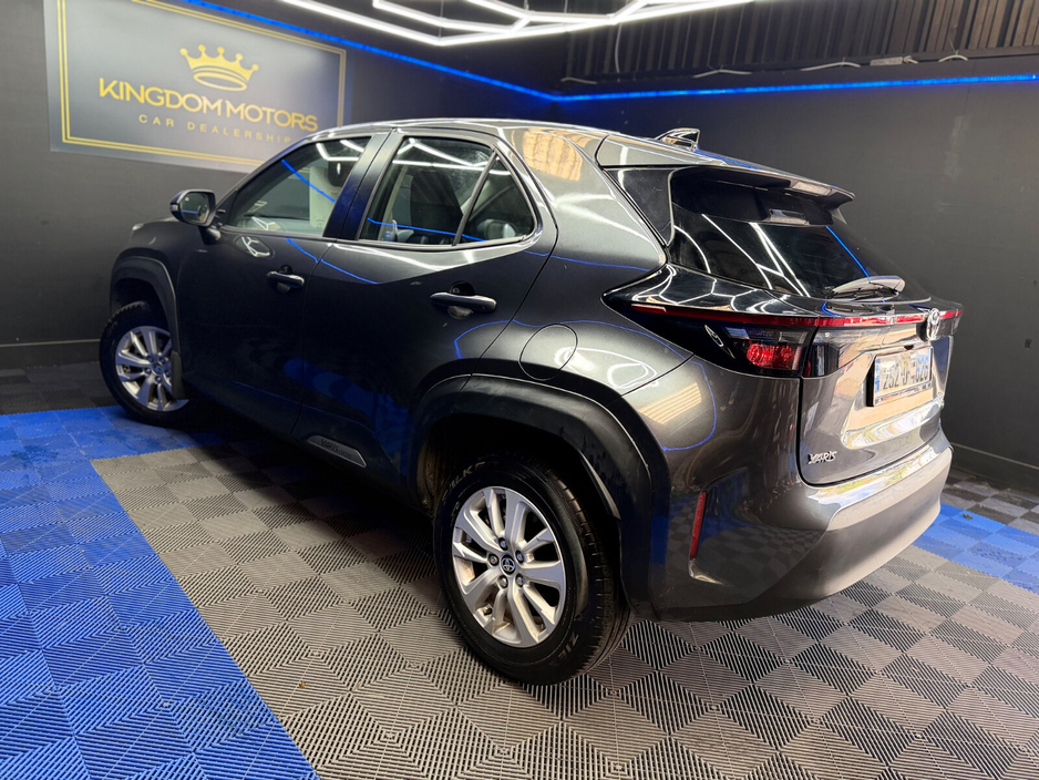 2025 Toyota Yaris Cross - image 9