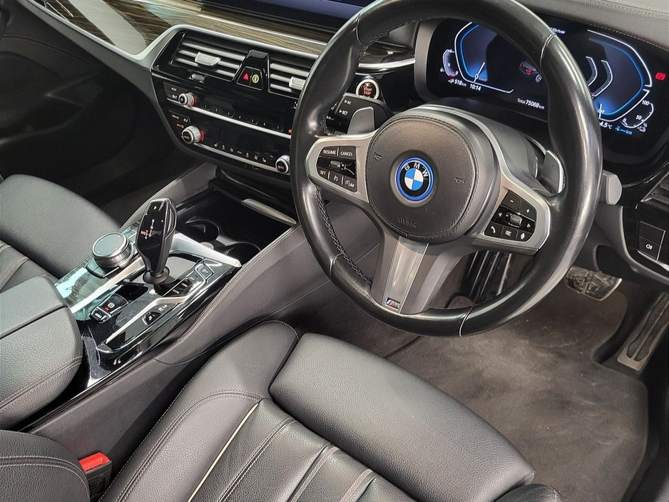 2023 BMW 5 Series - image 6