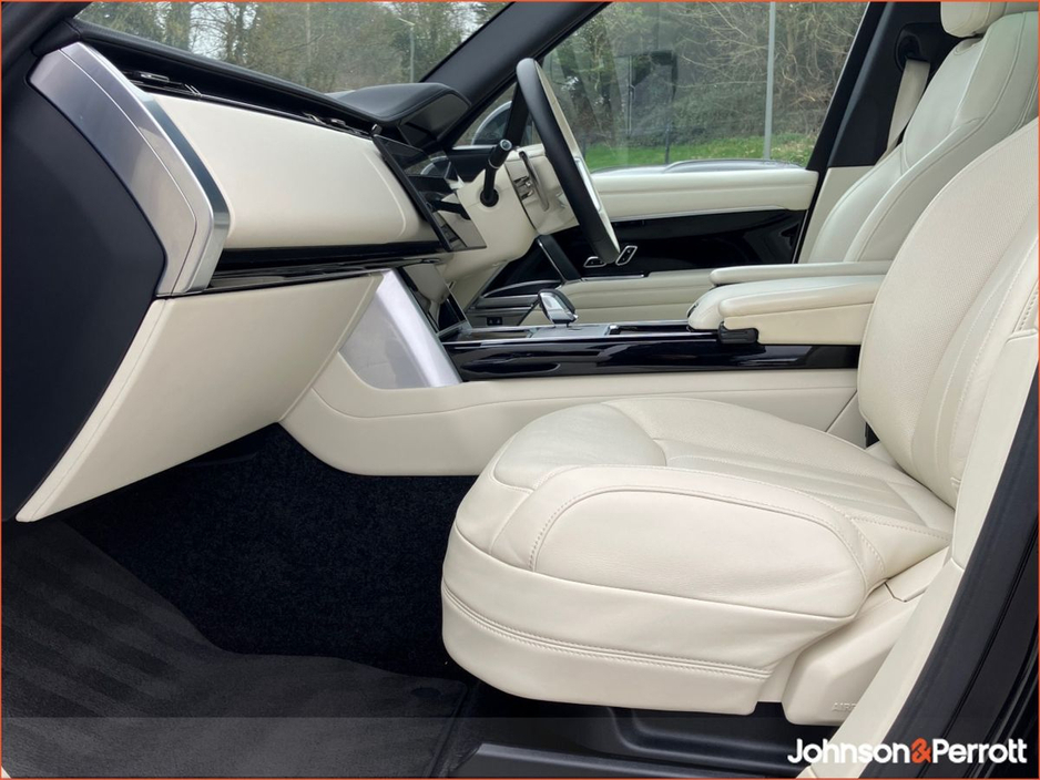 2024 Land Rover Range Rover - image 3