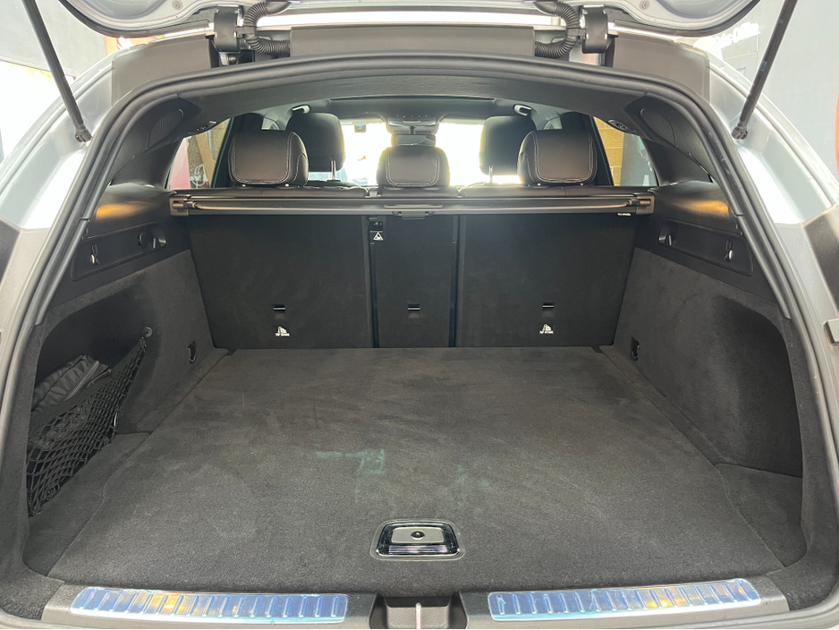 2020 Mercedes-Benz EQC - image 9