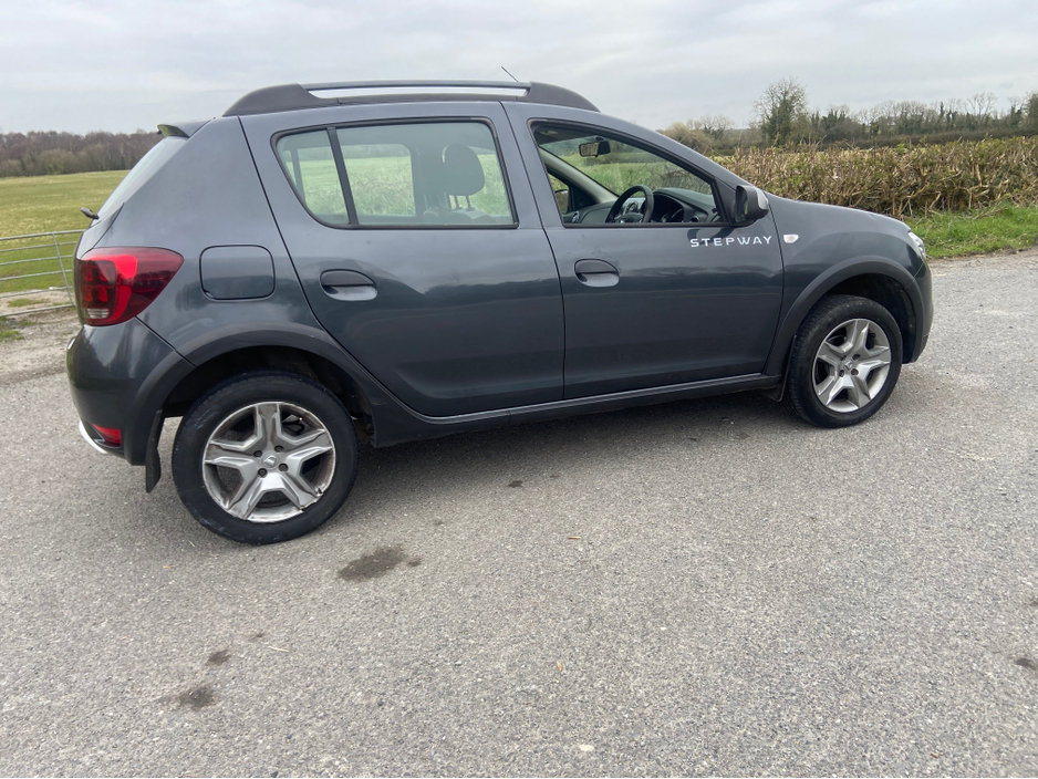 2017 Dacia Sandero - image 6