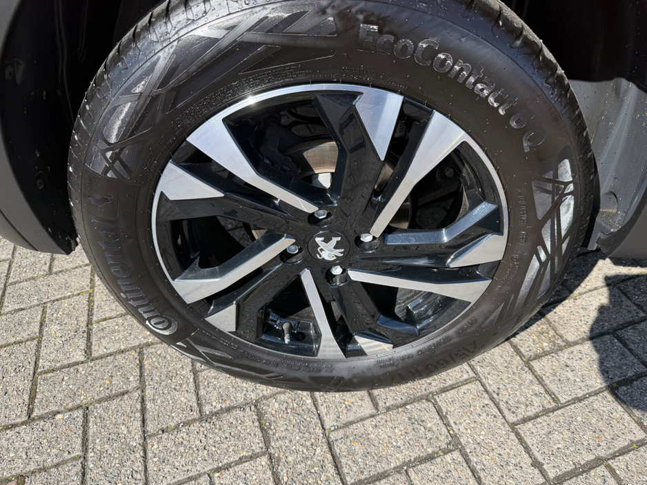 2023 Peugeot 2008 - image 4