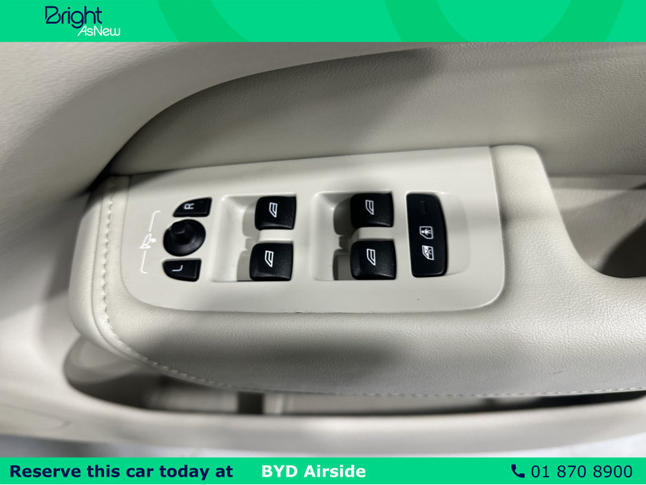 2023 Volvo XC60 - image 16