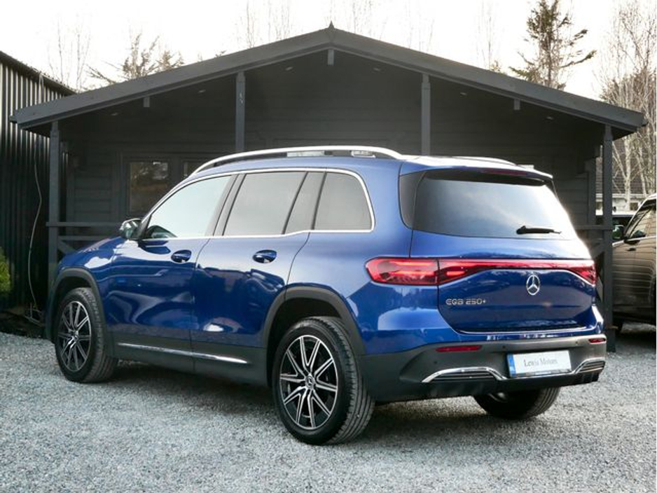 2025 Mercedes-Benz EQB - image 4