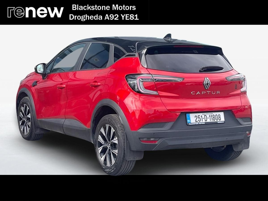 2025 Renault Captur - image 3