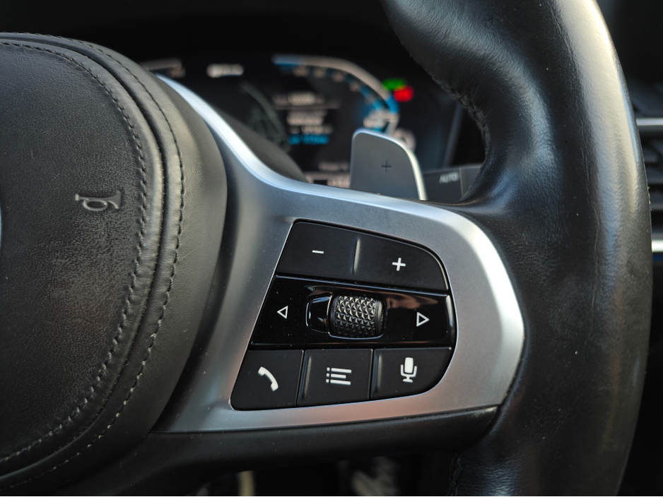 2022 BMW 3 Series - image 25