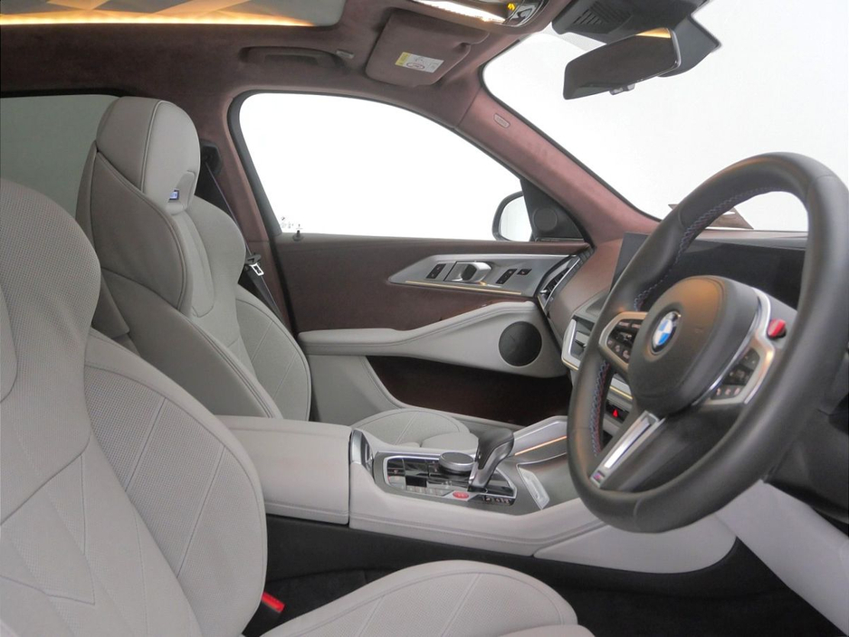 2025 BMW XM - image 12