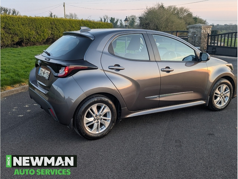 2022 Toyota Yaris - image 6