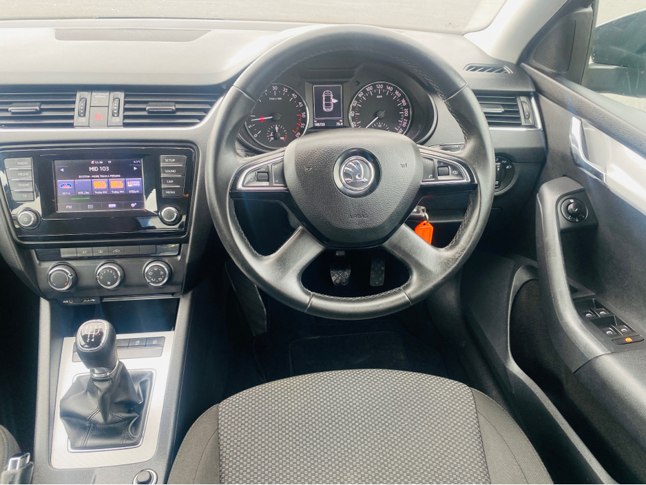 2015 Skoda Octavia - image 12