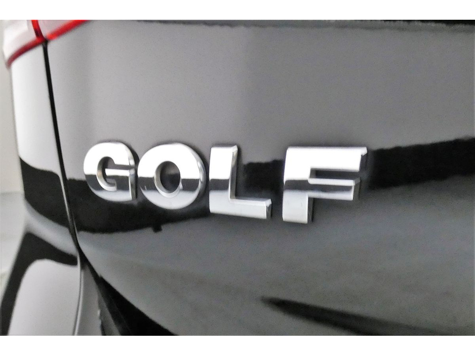 2015 Volkswagen Golf - image 29