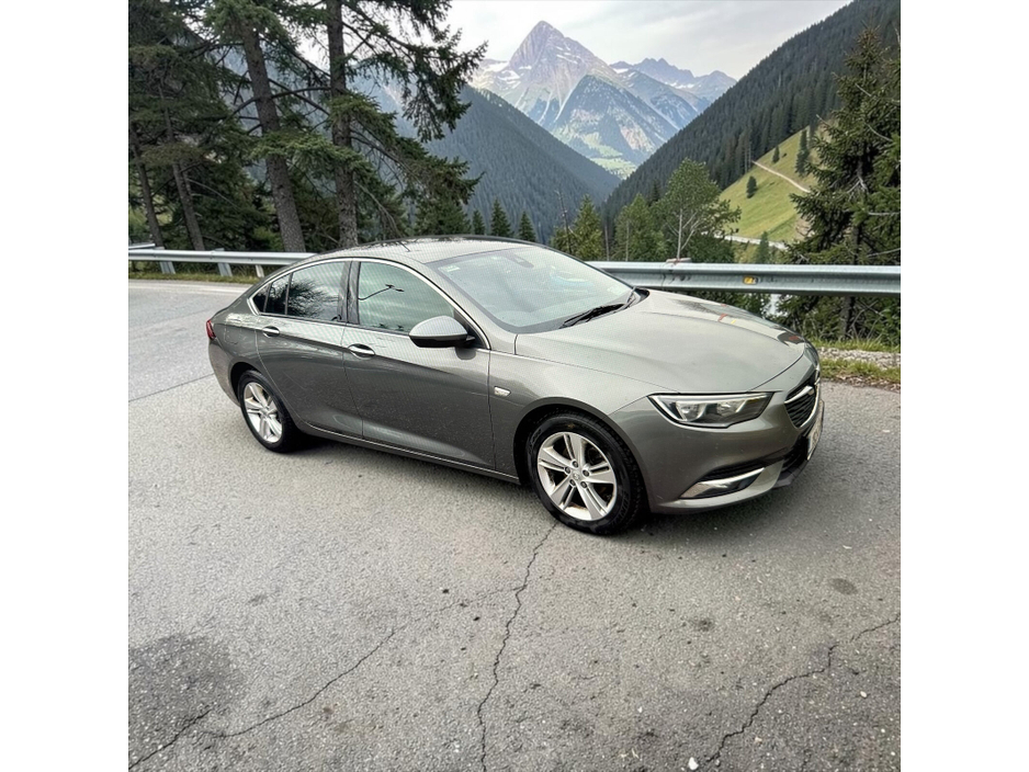2019 Opel Insignia - image 6
