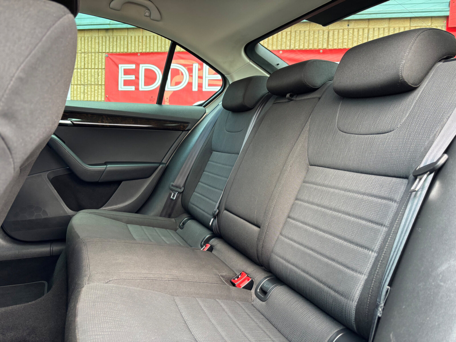 2015 Skoda Octavia - image 13