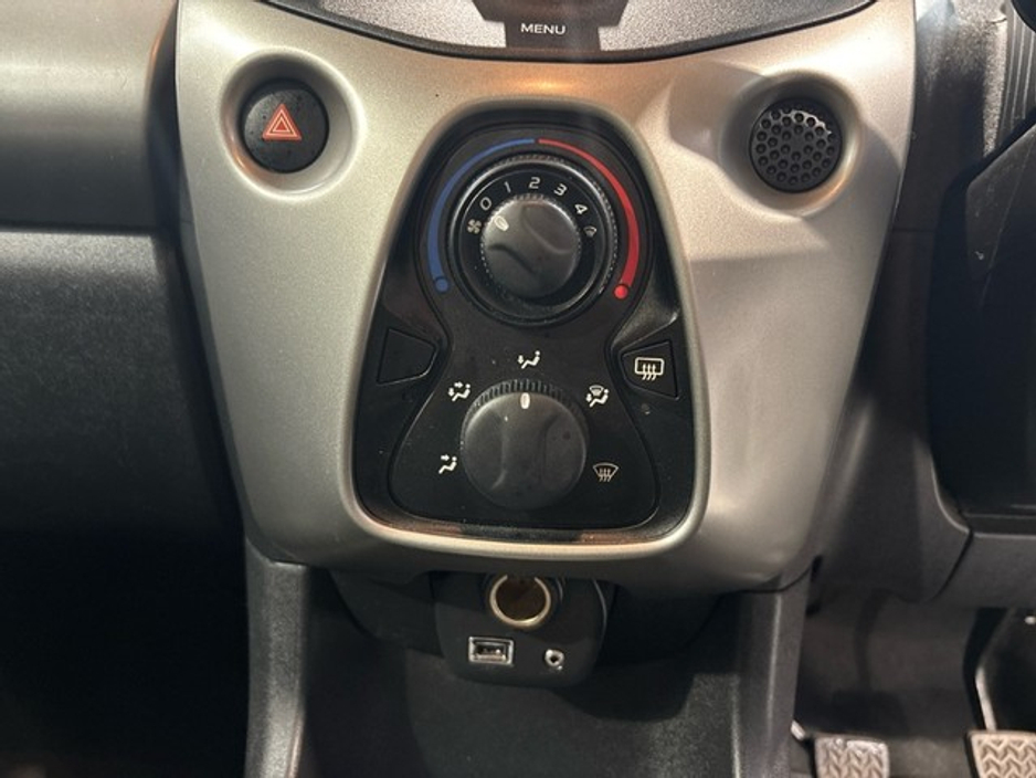 2017 Toyota Aygo 1.0 5DR X-PLAY €8,750